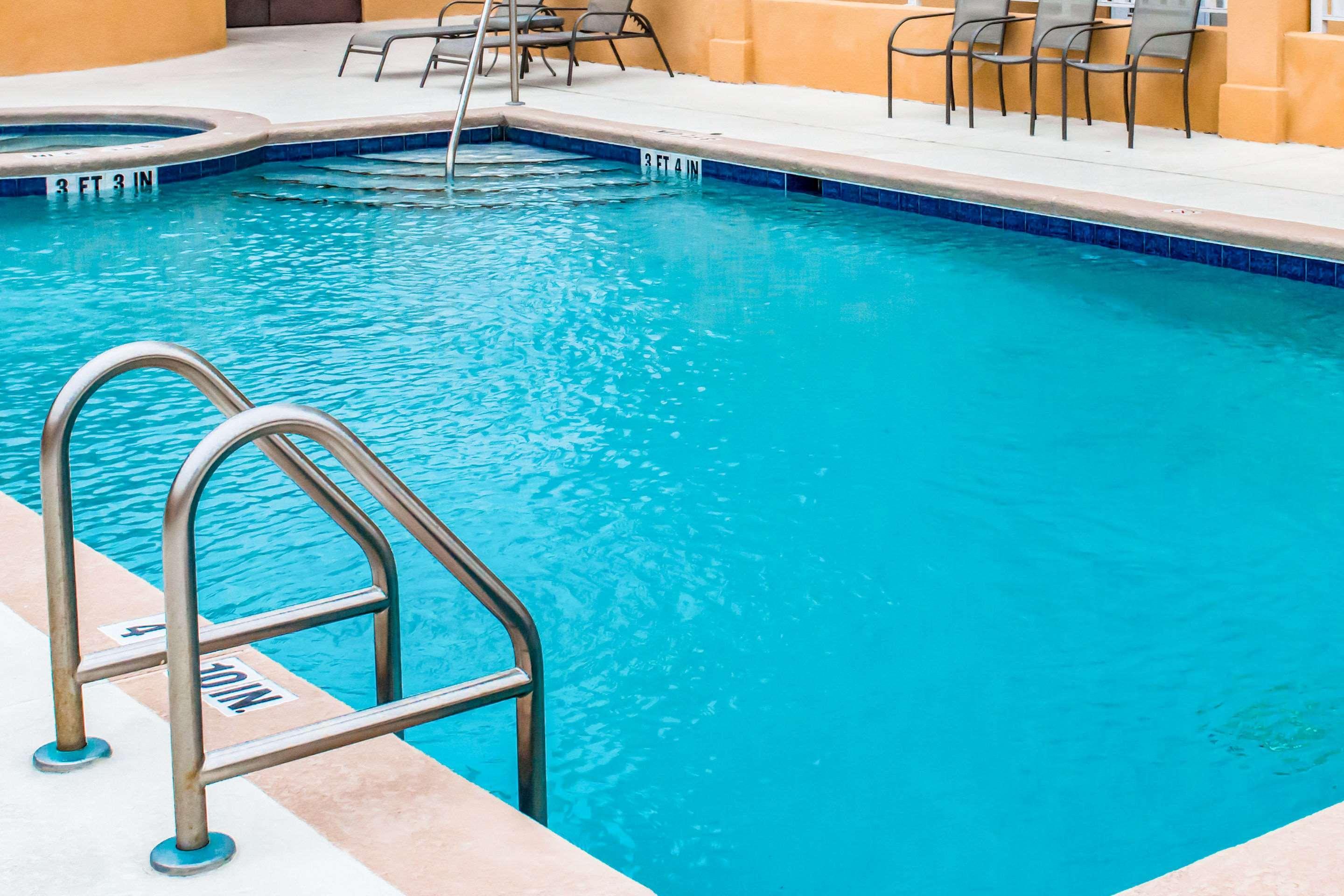 Comfort Hotel Lake City