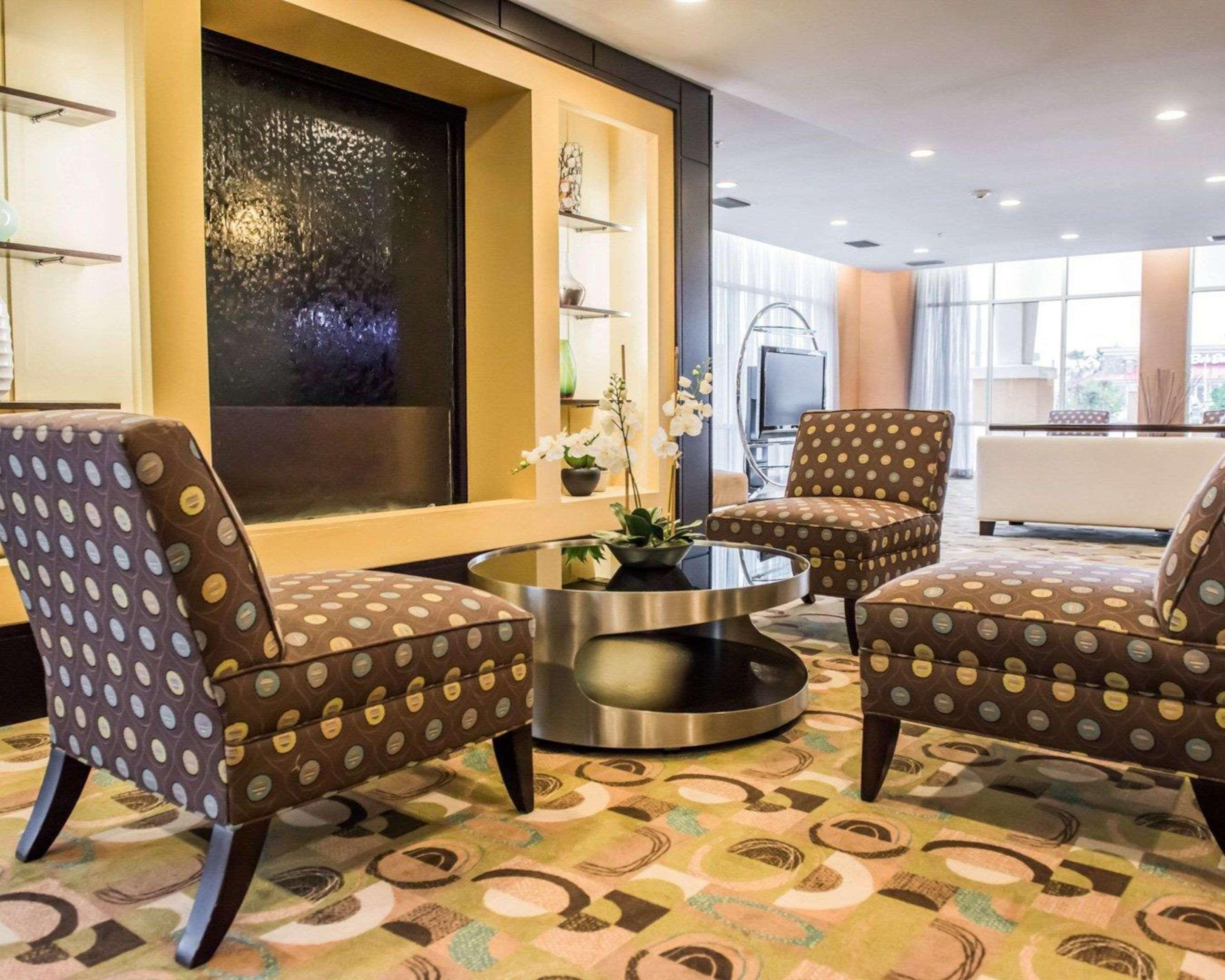 Comfort Hotel Lake City