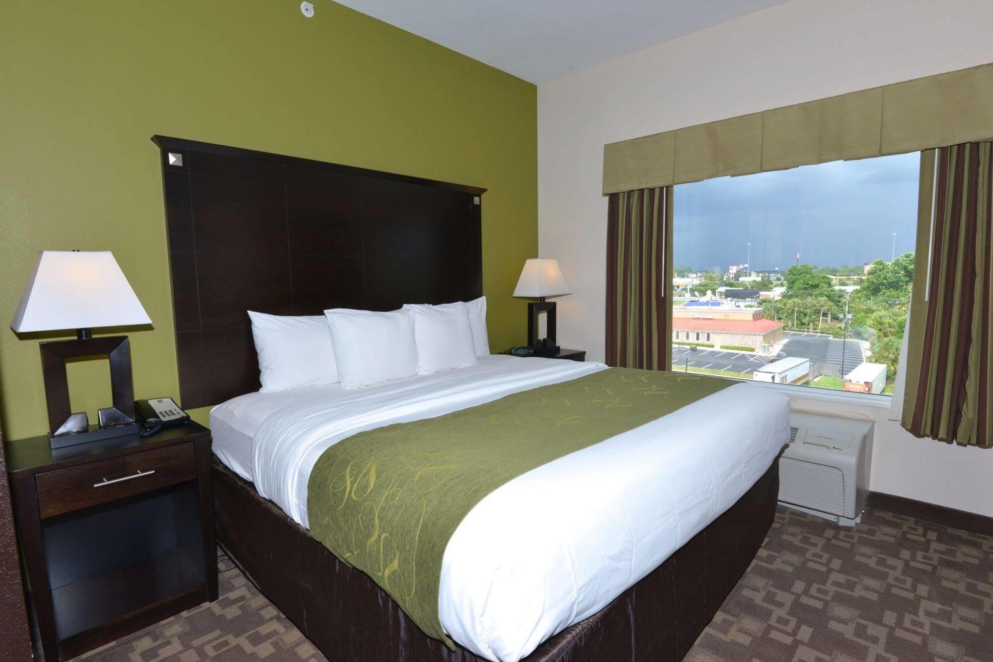 Comfort Hotel Lake City