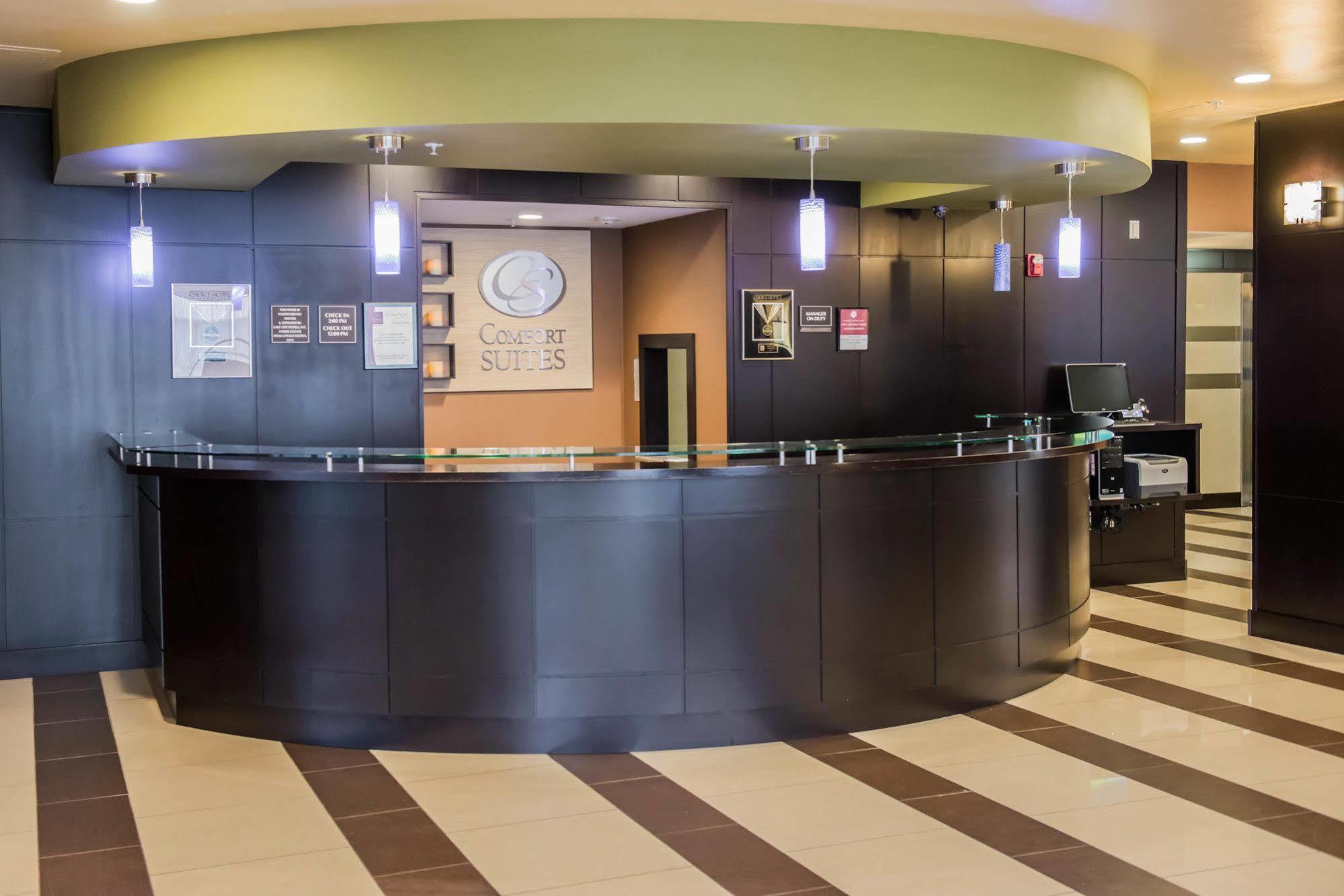 Comfort Hotel Lake City